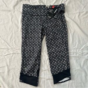 NWT Under Armour HEAT GEAR Size M Womens Stretch Pull On Athletic Capri 589
